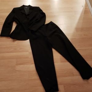 Ann Taylor Black Pant Suit for Women.